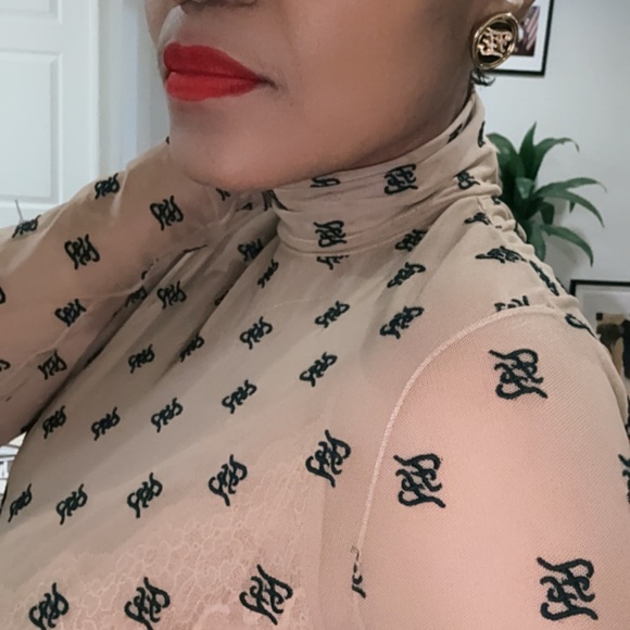 Meet your Posher, Tavia - Picture 1 of 3